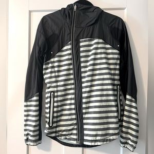 Lululemon Run: Get Up And Glow Jacket *Reflective 360